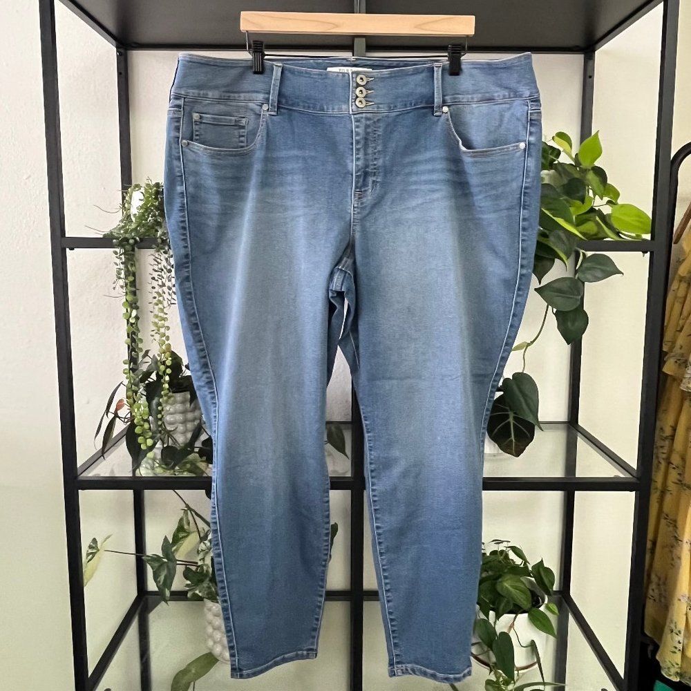 Torrid Ankle Crop Blue Jeans - Size 26 R